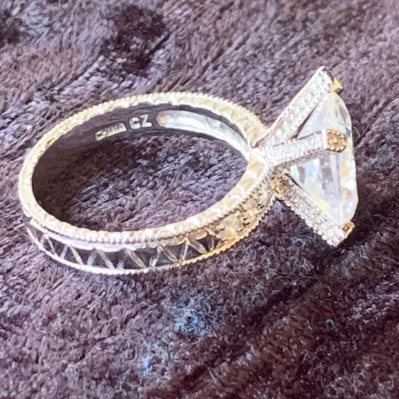 Oval CZ and sterling solitaire ring - Picture 4 of 9